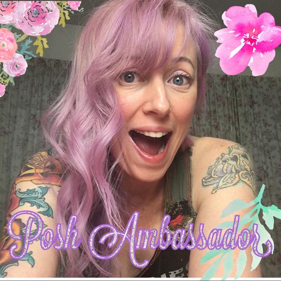 Meet your Posher, Laura - Picture 2 of 16